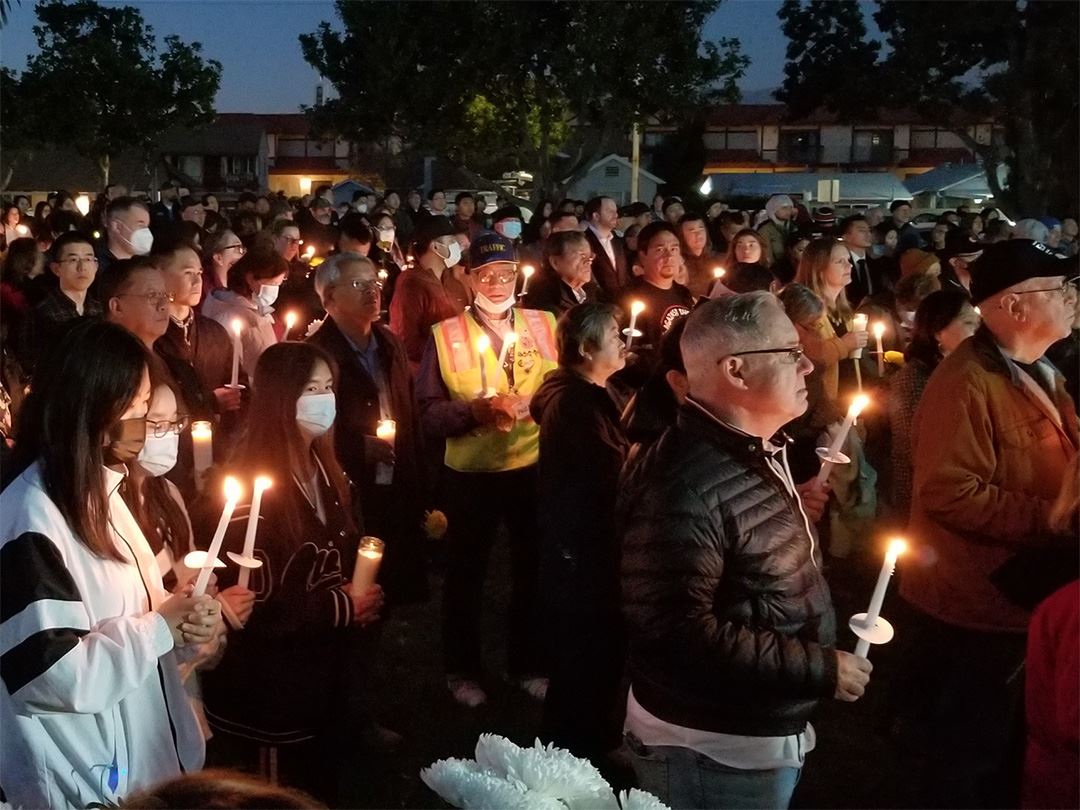 Jan 21 2023 candlelight vigil 20230124_174508 crowd with candles 1080